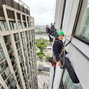 Waterloo, South Bank Place, Window cleaning